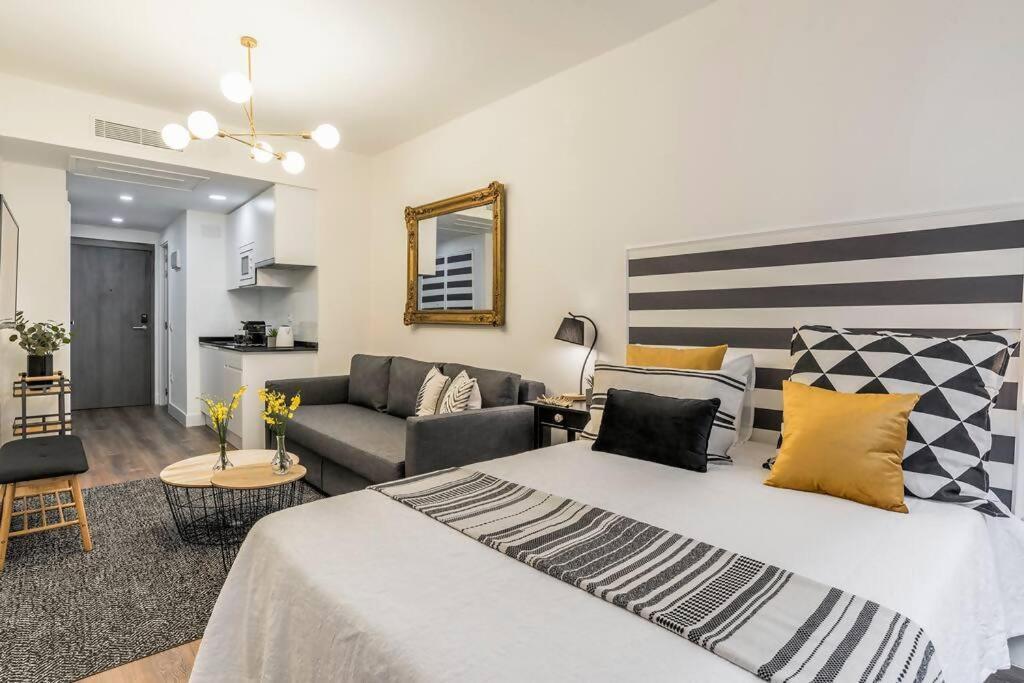 Apartament Location In The Of 166 Madryt